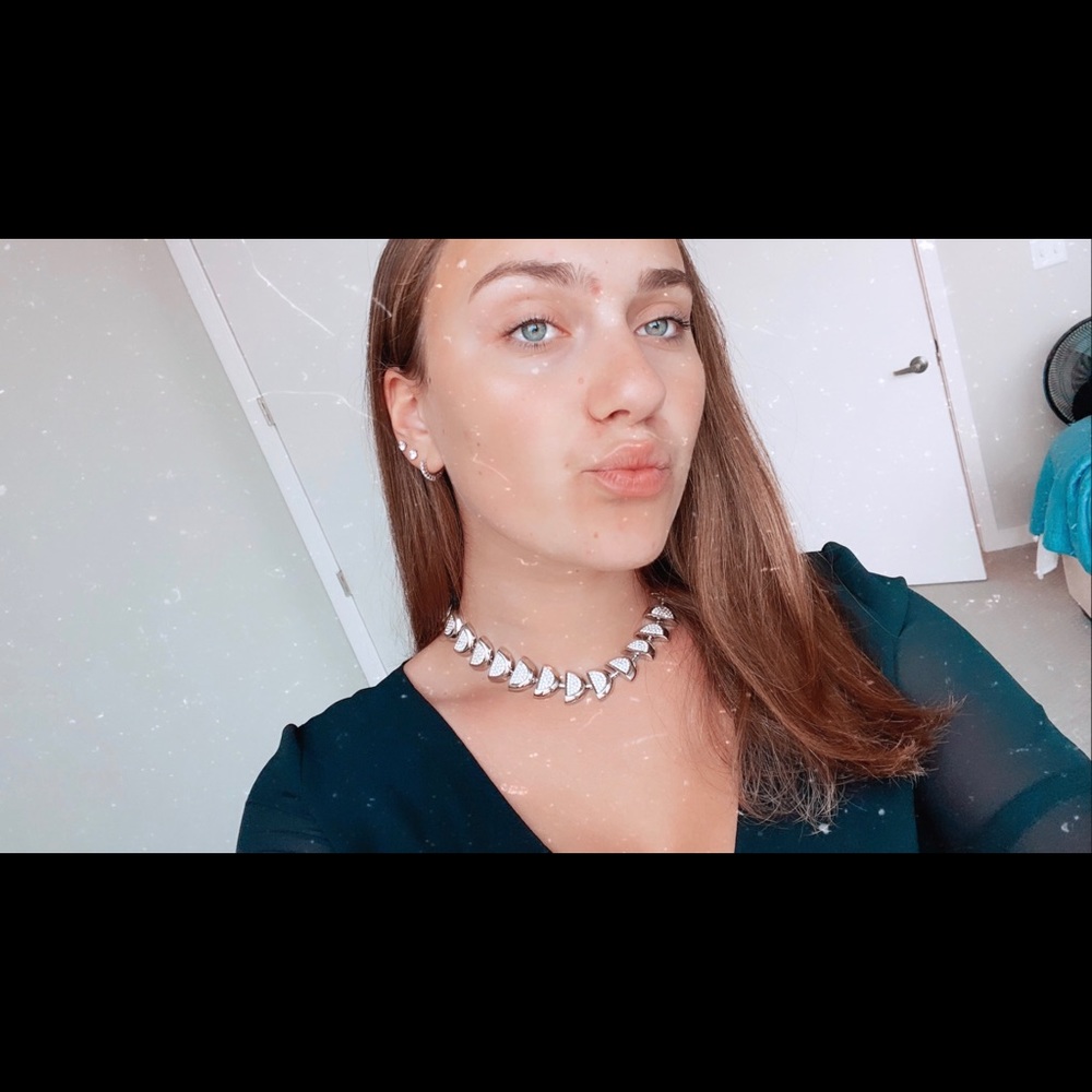 Meet your Posher, Isabella